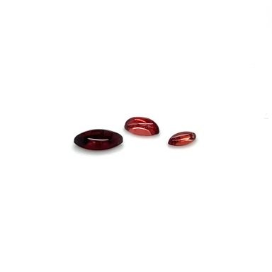 Granaat markies cabochon 5X2,5mm