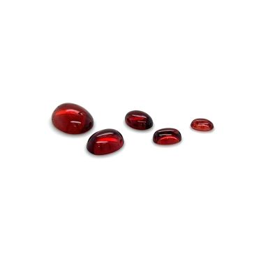 Granaat ovaal cabochon 5X3mm